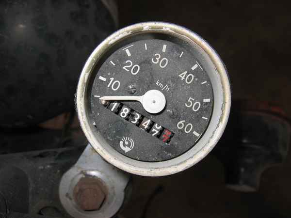 Ausgedienter Tacho einer S50