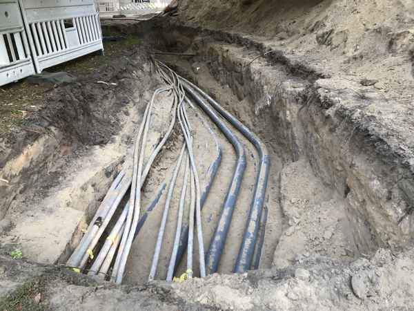 Versorgungsleitungen unter der Erde / Foto: Alexander Hauk