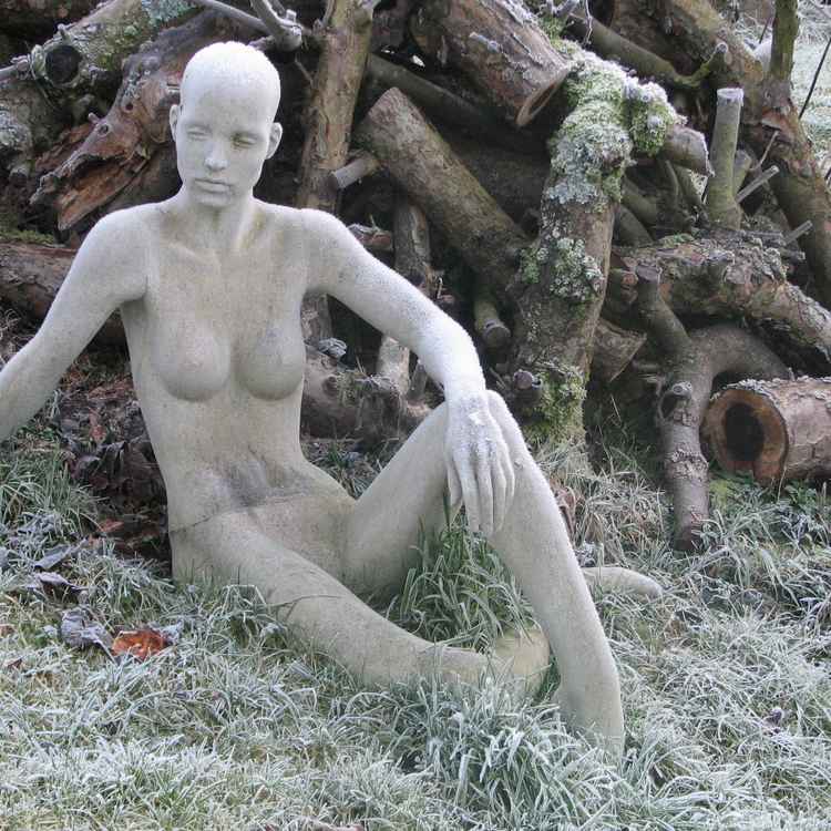 Nackt im Garten, sitzen geblieben.....