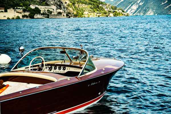 riva-motorjacht-limone-sul-garda