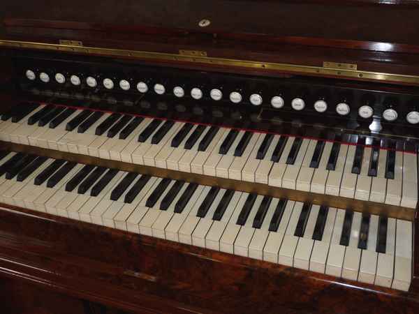 Altes Harmonium 2