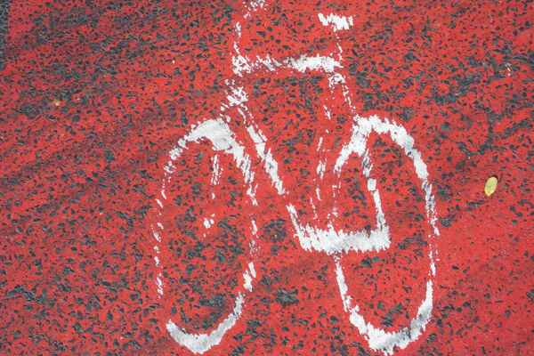 Fahrradweg in Rot