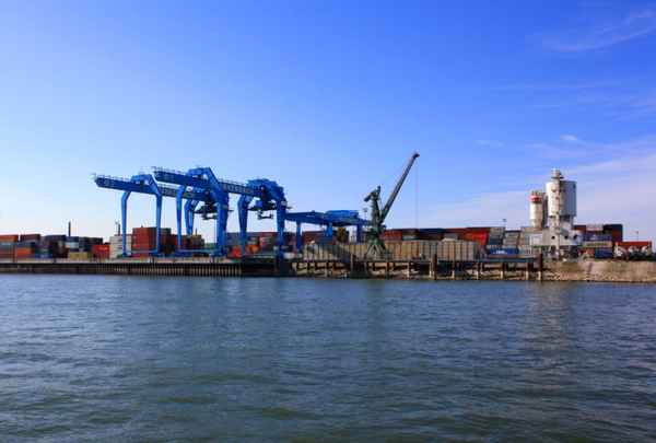 CONTAINERHAFEN