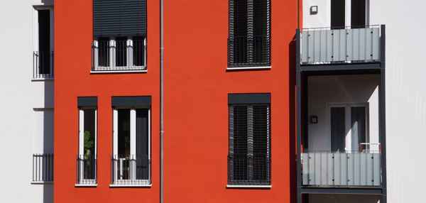 Wohnbau weiss-orange