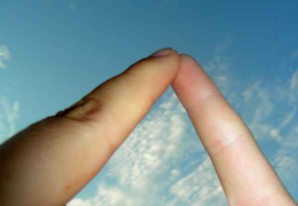 Kleiner Finger trifft großen Finger