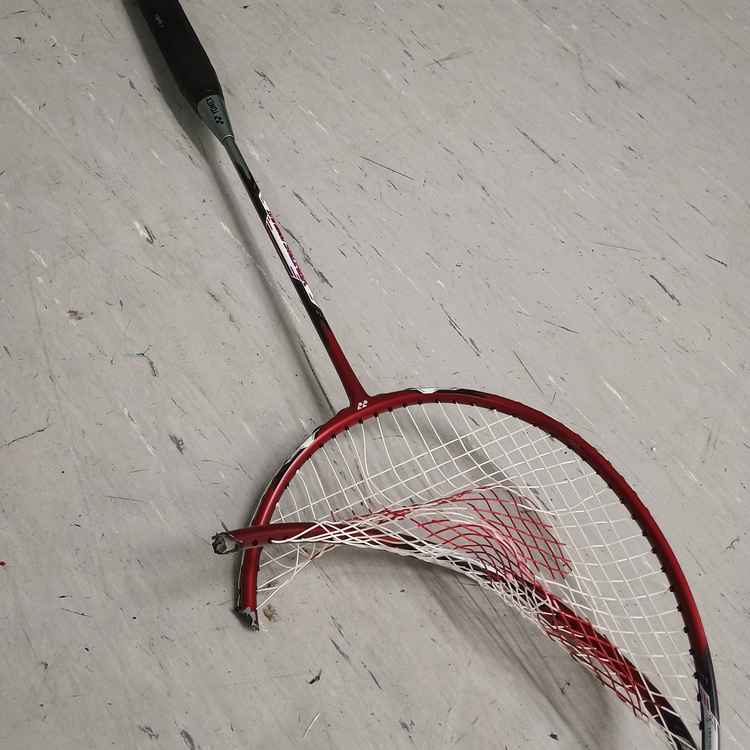 Badminton Schl&auml;ger kaputt