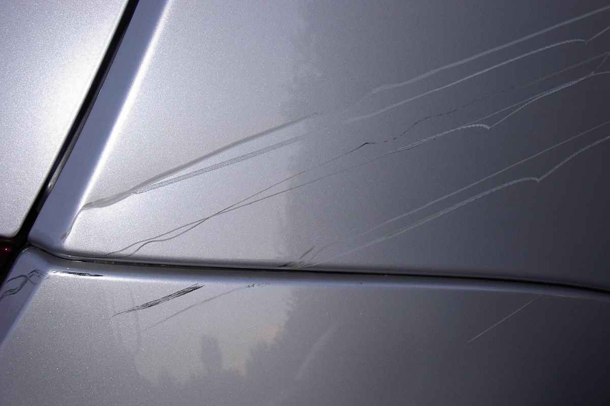 Zerkratzter Autolack