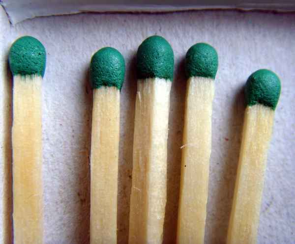 Zündhölzchens Farben -   grün