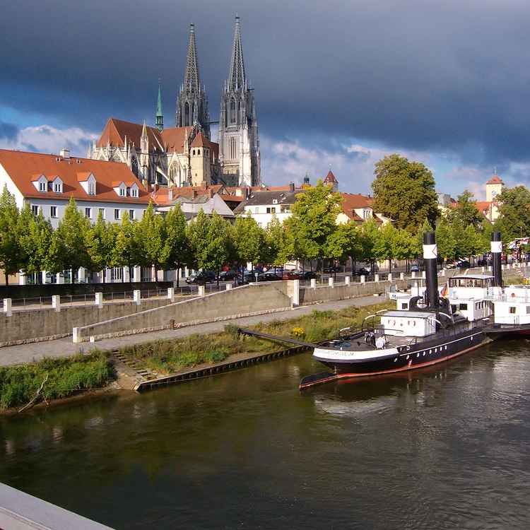 Regensburg Dom mit Altstadt und Donau