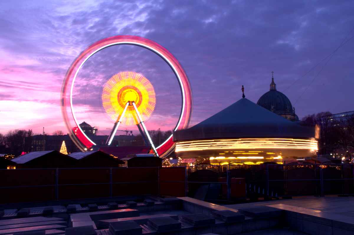 Weihnachtsmarkt mir Riesenrad