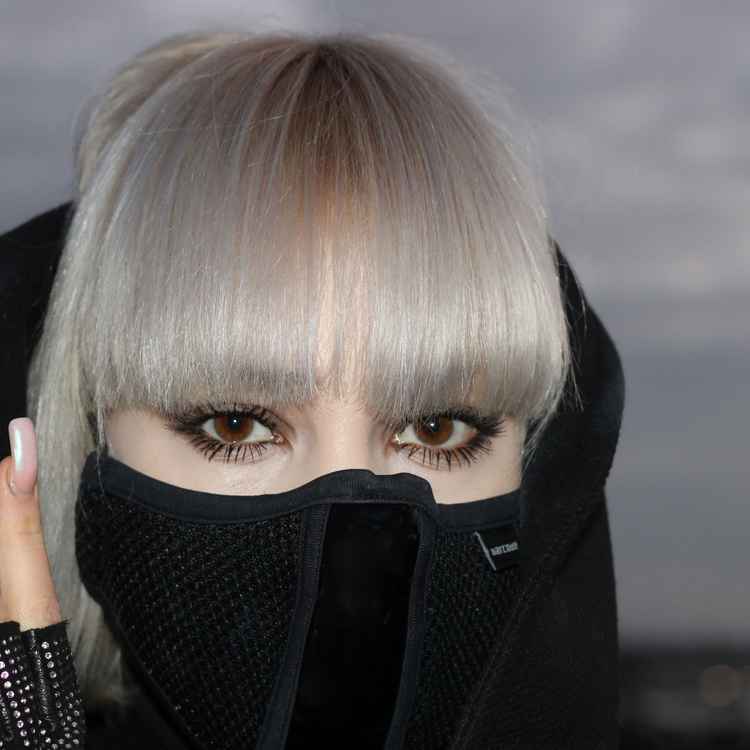 Und nicht die Maske vergessen!