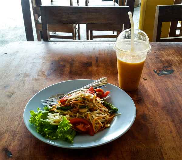 Papayasalat mit Fruchtshake