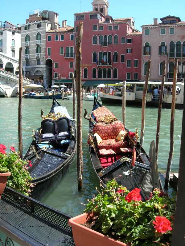 Canale Grande - Blick zum "Hotel Rialto"