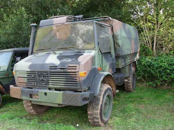 Unimog getarnt