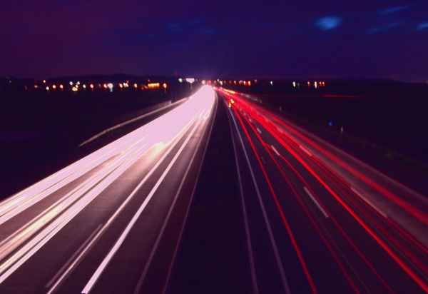 FORMEL EINS AUF DER A 4 NACHTS UM EINS