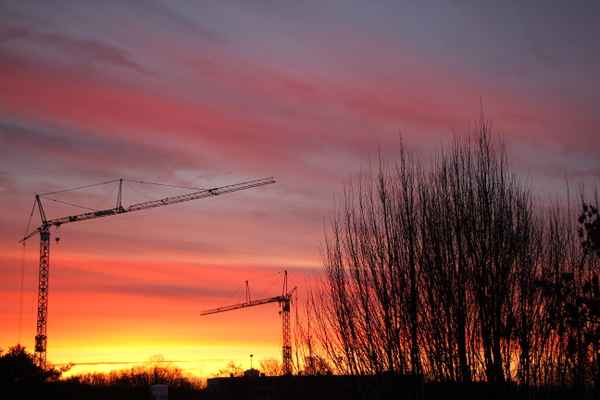Sonnenaufgang auf der Großbaustelle