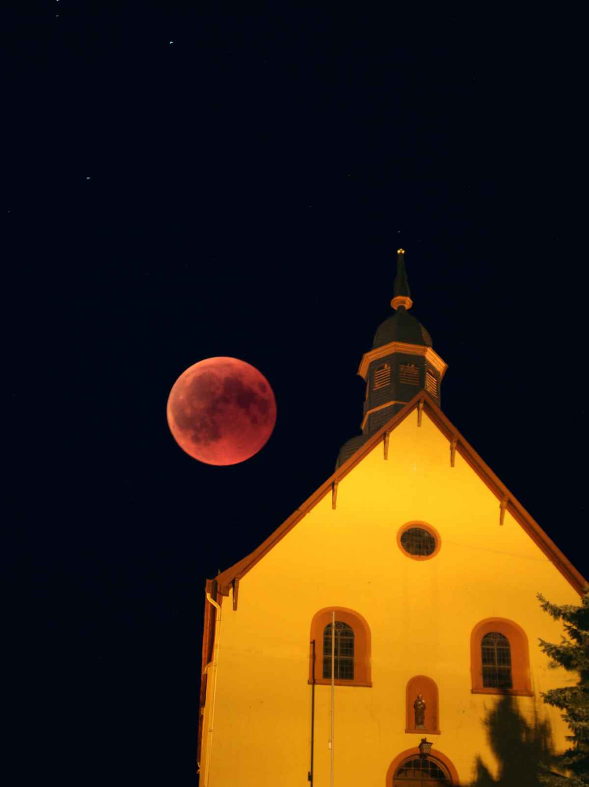 Mondfinsternis - Kirche Hillscheid