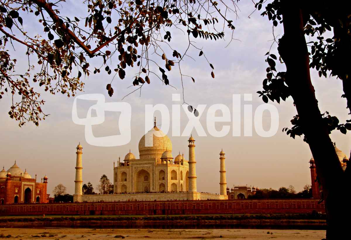 Sonnununtergang am Yamuna Flussufer gegenüber des Taj Mahal  4