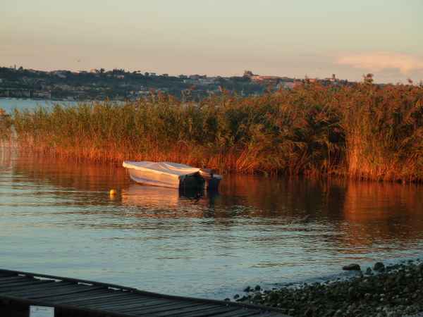 Boot im Sonnenuntergang