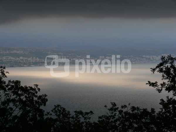 Rijeka, grau-blau