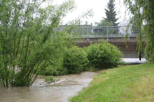 Hochwasser, steigender Wasserpegel