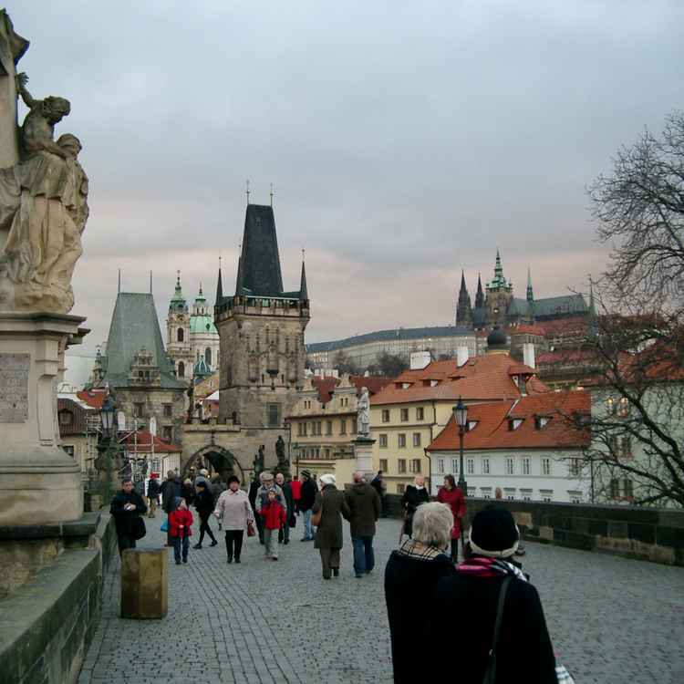 Karlsbrücke Richtung Hradschin