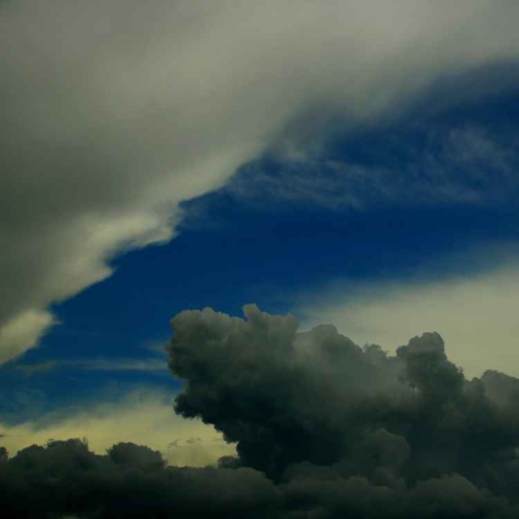 da braut sich was zusammen.....