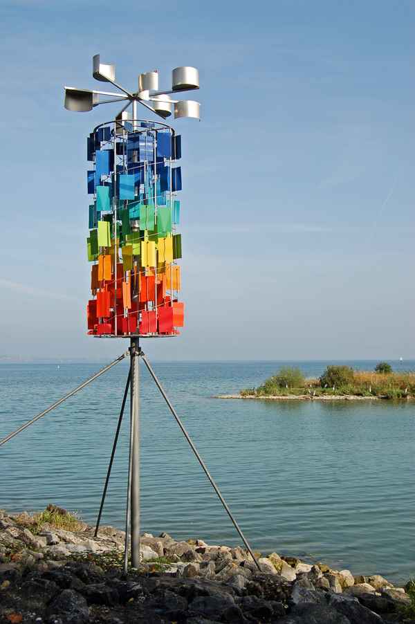 Windspiel am See