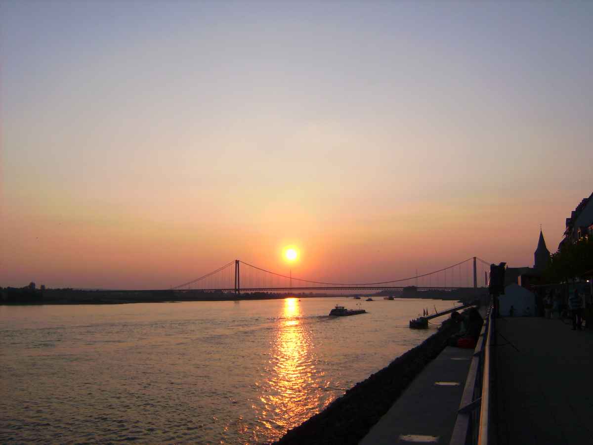 Sonnenuntergang am Rhein
