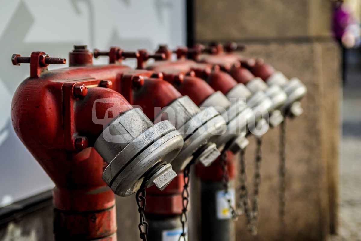 Hydranten in Reih und Glied