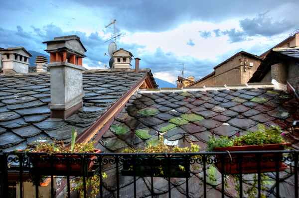 Aosta - traditionelle Schieferdächer
