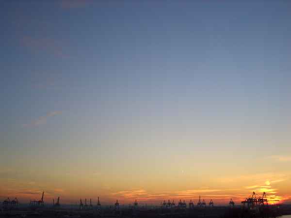 Sonnenuntergang am Hamburger Hafen