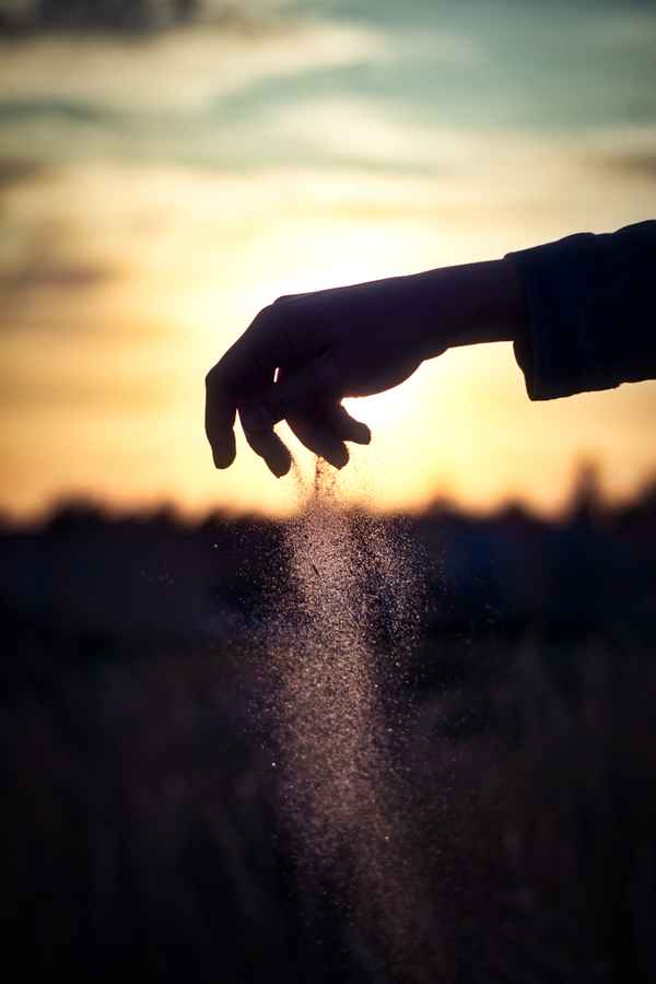Sandriesel aus Hand