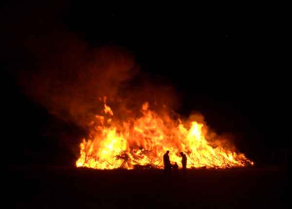 Yantur-Osterfeuer-002