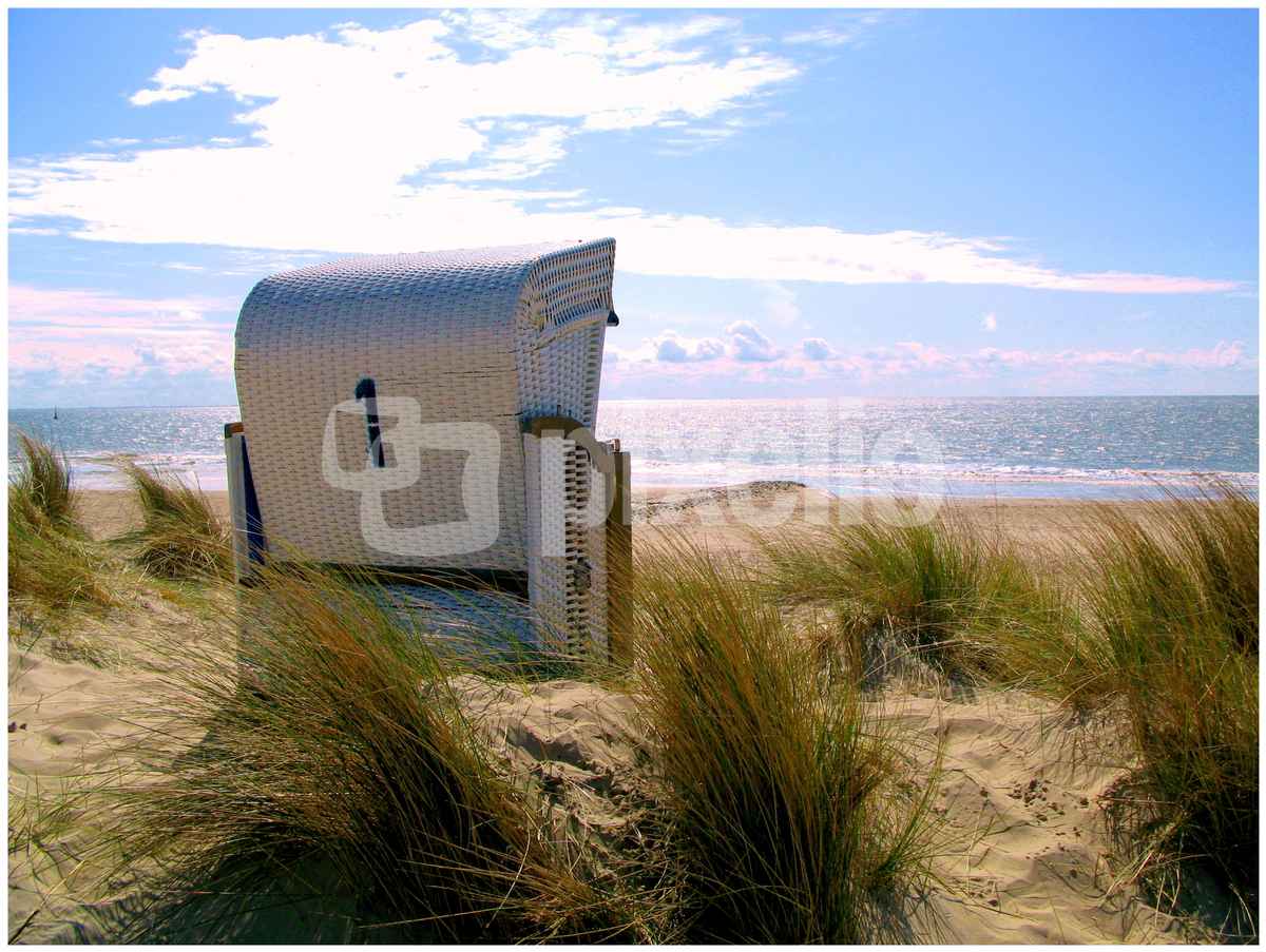 Strandkorb am sonnigen Nachmittag / Borkum