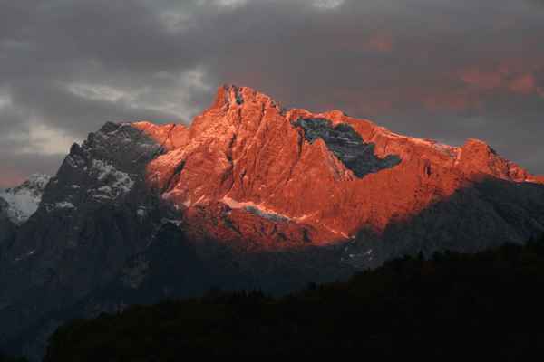 Alpenglühen am Hochkaltermassiv
