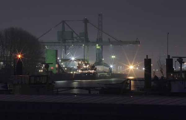 Finkenwerder bei Nacht