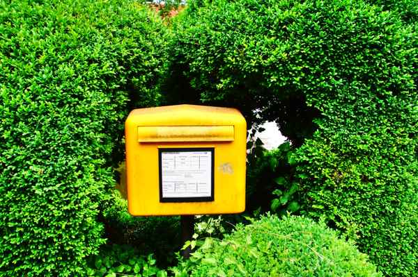 Briefkasten im Grünen