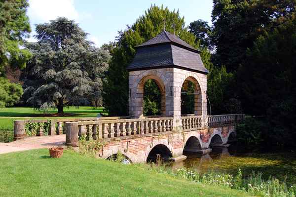 Schloss Dyck zu Jüchen, Brücke über den Wassergraben #3