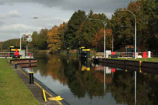 Herbst an der Schleuse