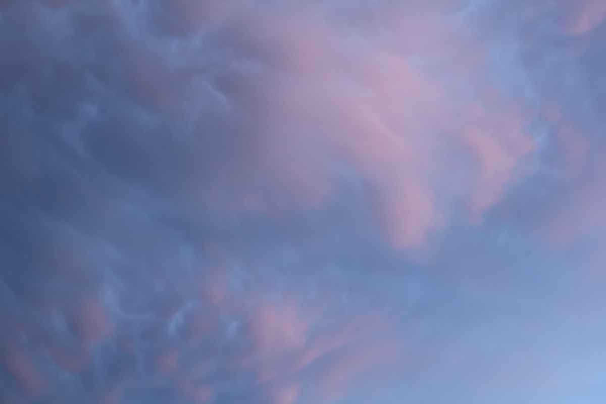 auf rosaroten Wolken