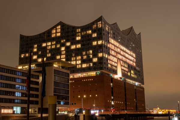 Elbphilharmonie bei Nacht