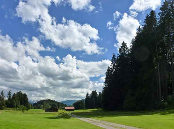 Ferienstimmung im Allgäu mit Wanderweg