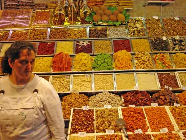 Stand am Wochenmarkt in Barcelona....
