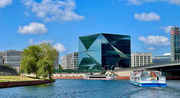 Glas-Architektur an der Spree