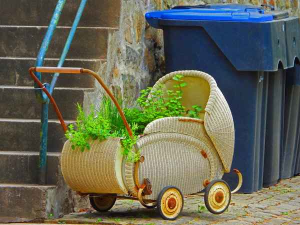 Ausgedienter Kinderwagen