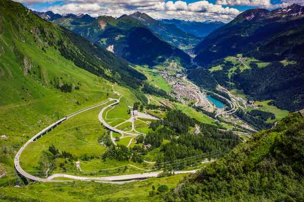 Stra&szlig;en am Gotthardpass