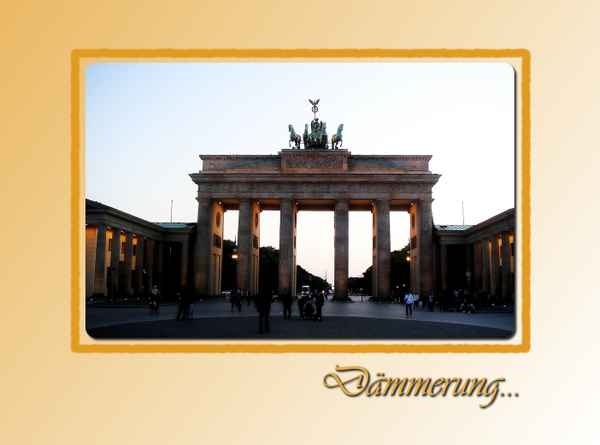 brandenburger tor in der abenddämmerung