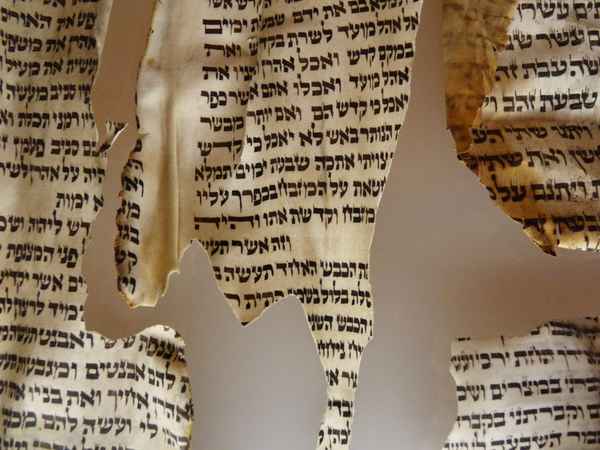 Verbrannte Thorarolle