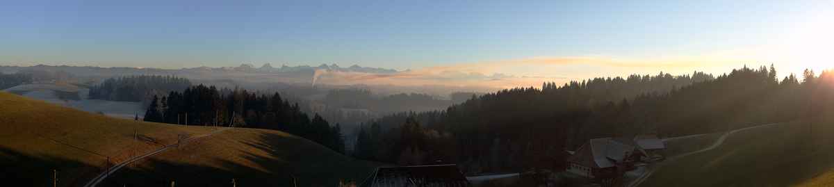 Blick durchs Emmental zu den Berner Alpen
